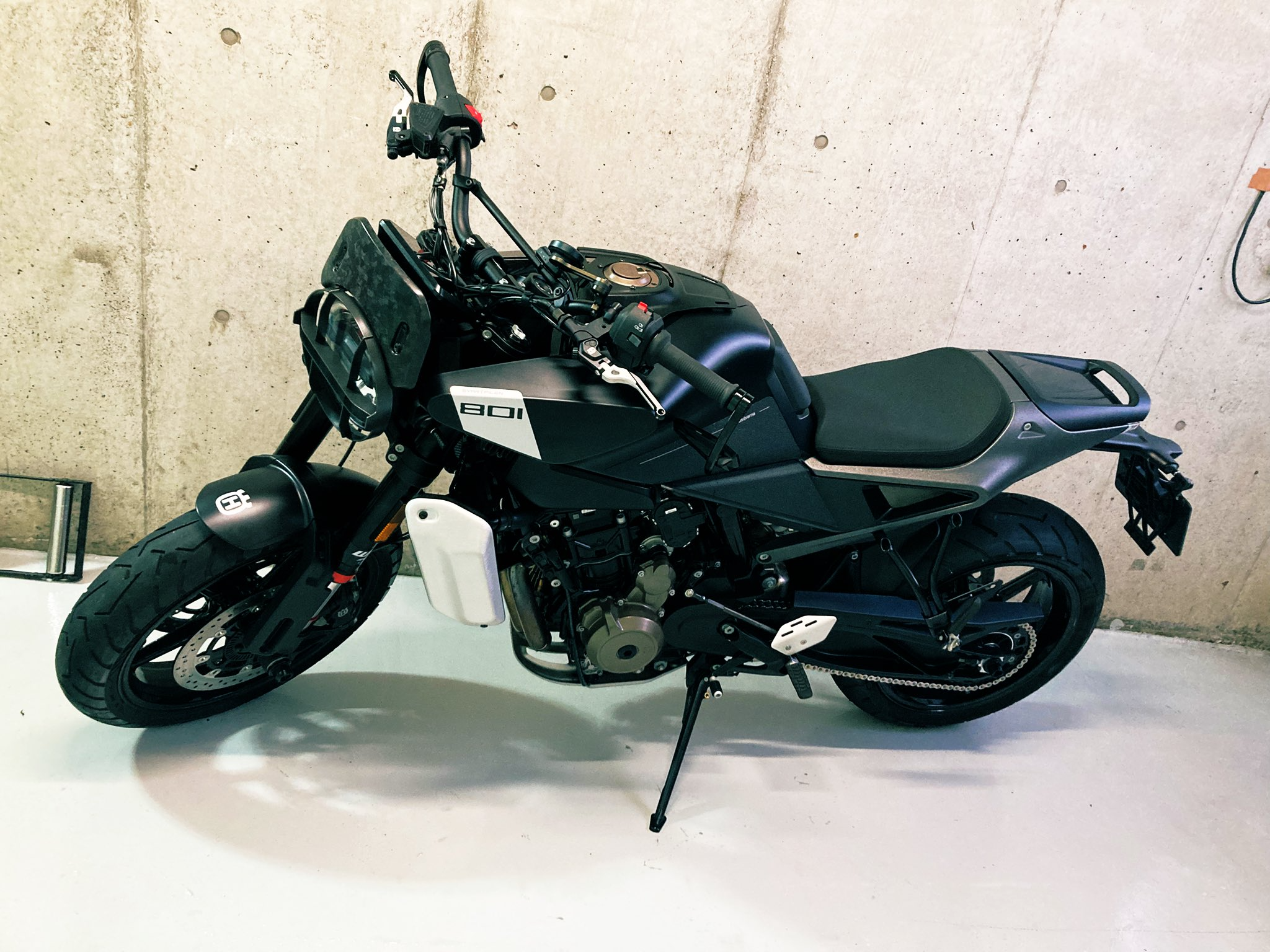 洗車後のバイクの写真（横位置）